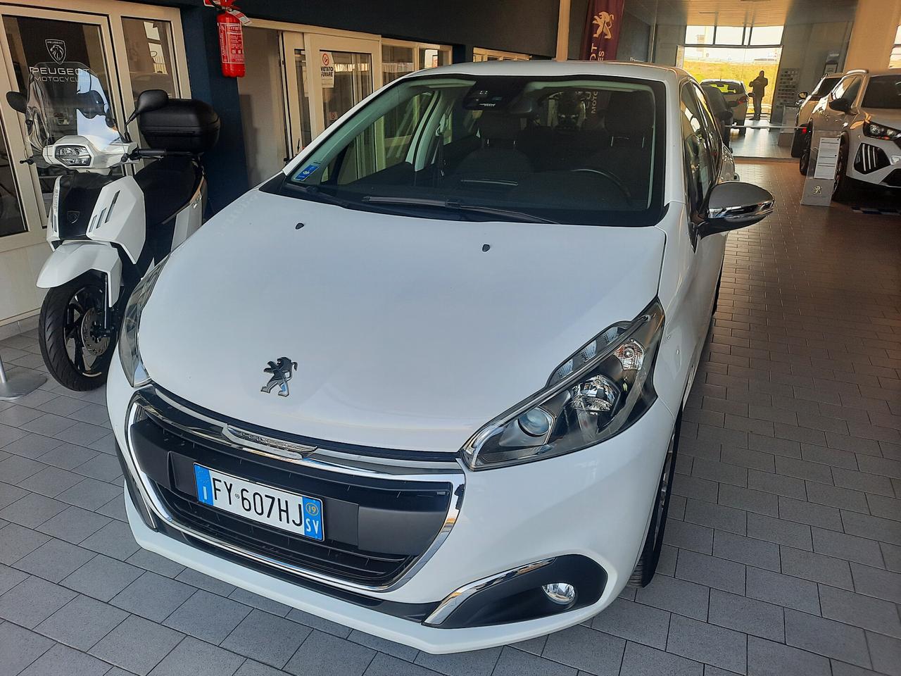 Peugeot 208 PureTech 82 5 porte Allure