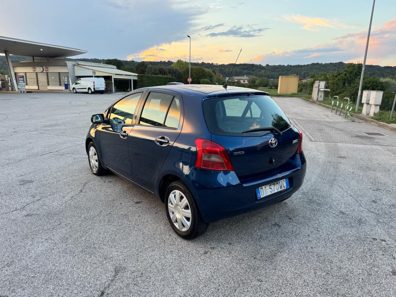 Toyota Yaris 1.0 5 porte Sol