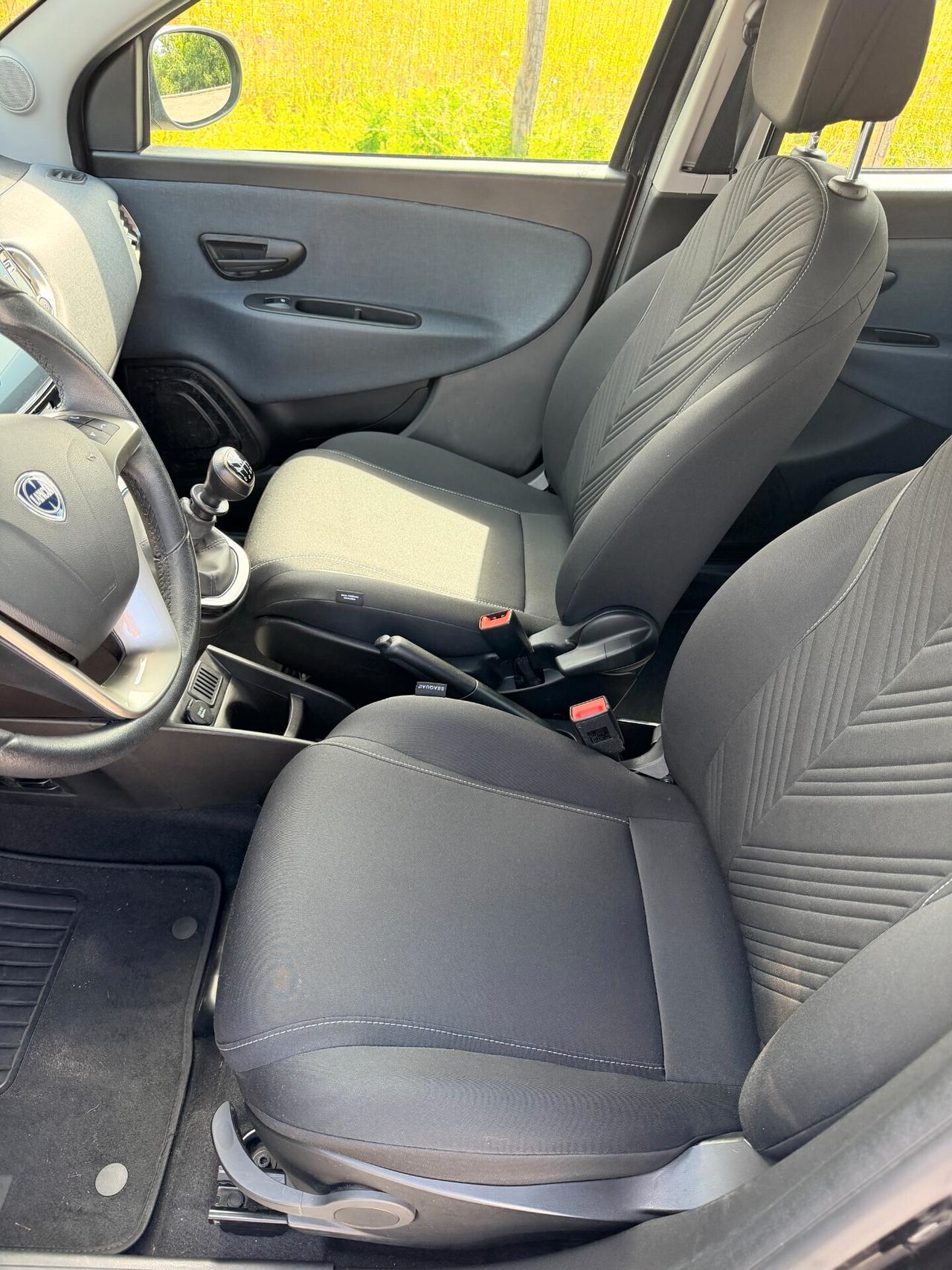 Lancia Ypsilon 1.0 FireFly 5 porte S&S Hybrid Gold