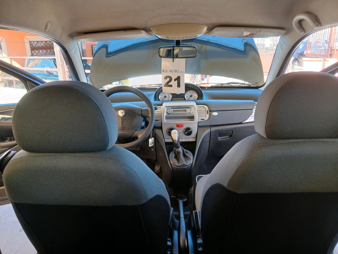 Lancia Ypsilon 1.3 MJT 75 CV full 06