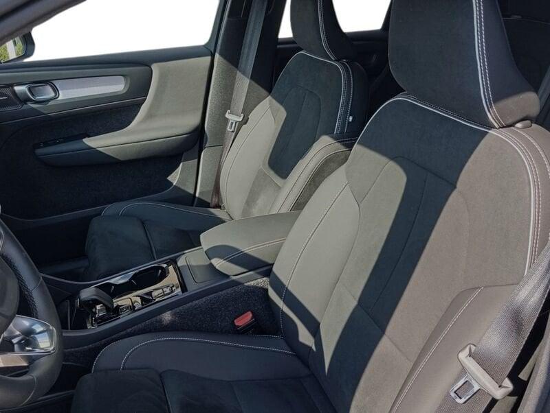 Volvo XC40 B3 163+14 CV Automatico TETTO LED Ultra Black Edition