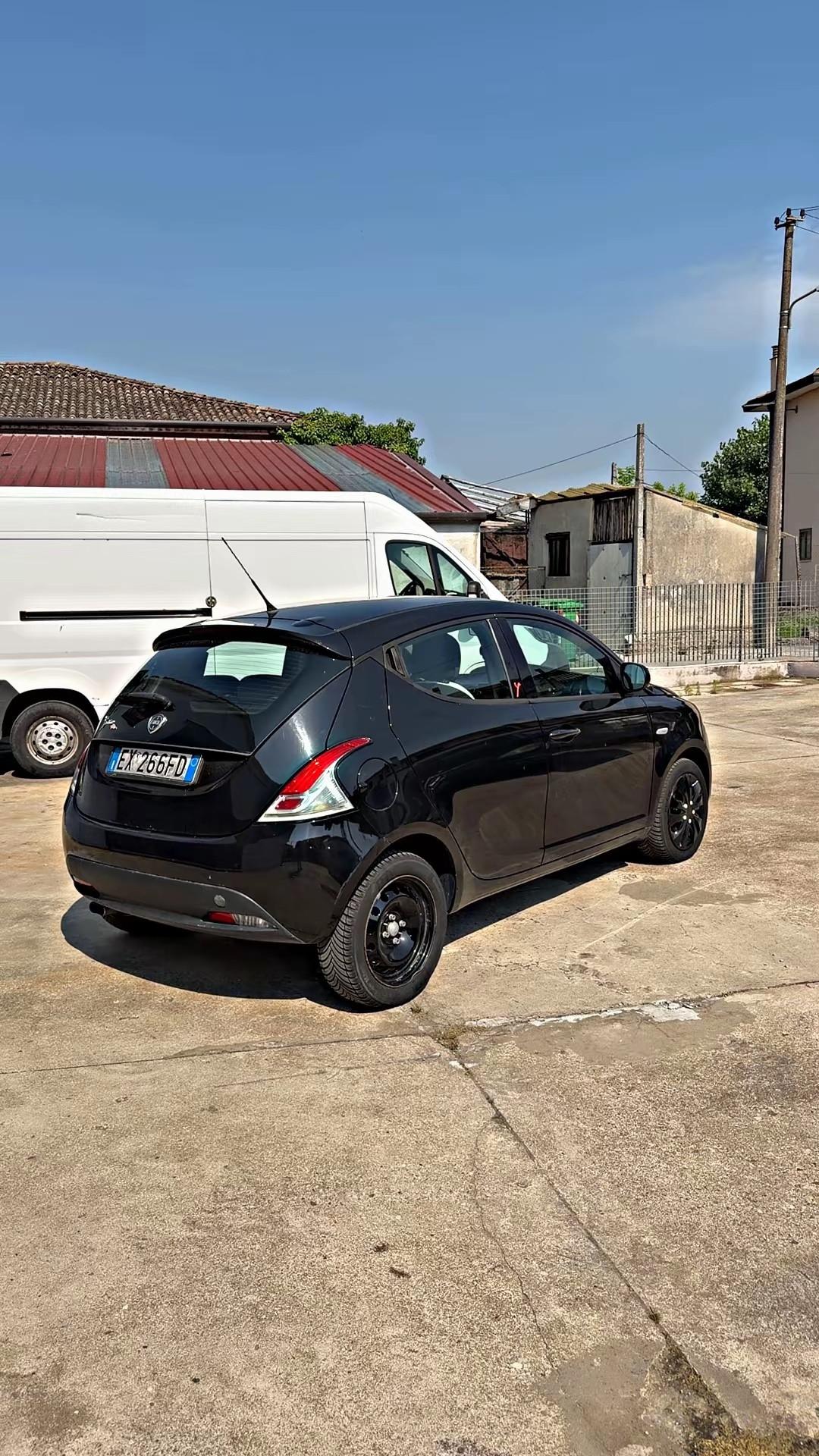 Lancia Ypsilon 1.2 69 CV 5 porte GPL Ecochic Gold