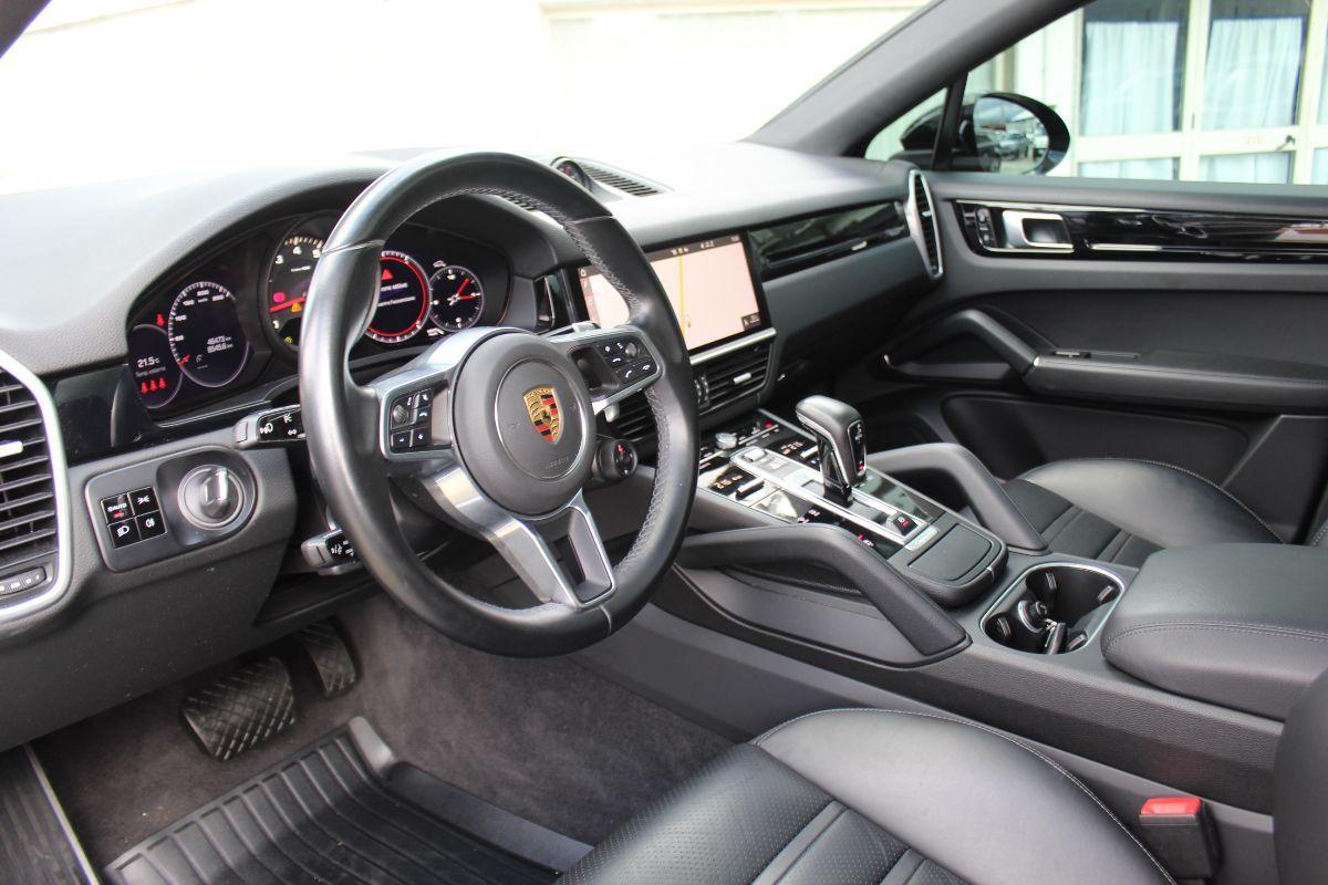 PORSCHE - Cayenne Coupe'