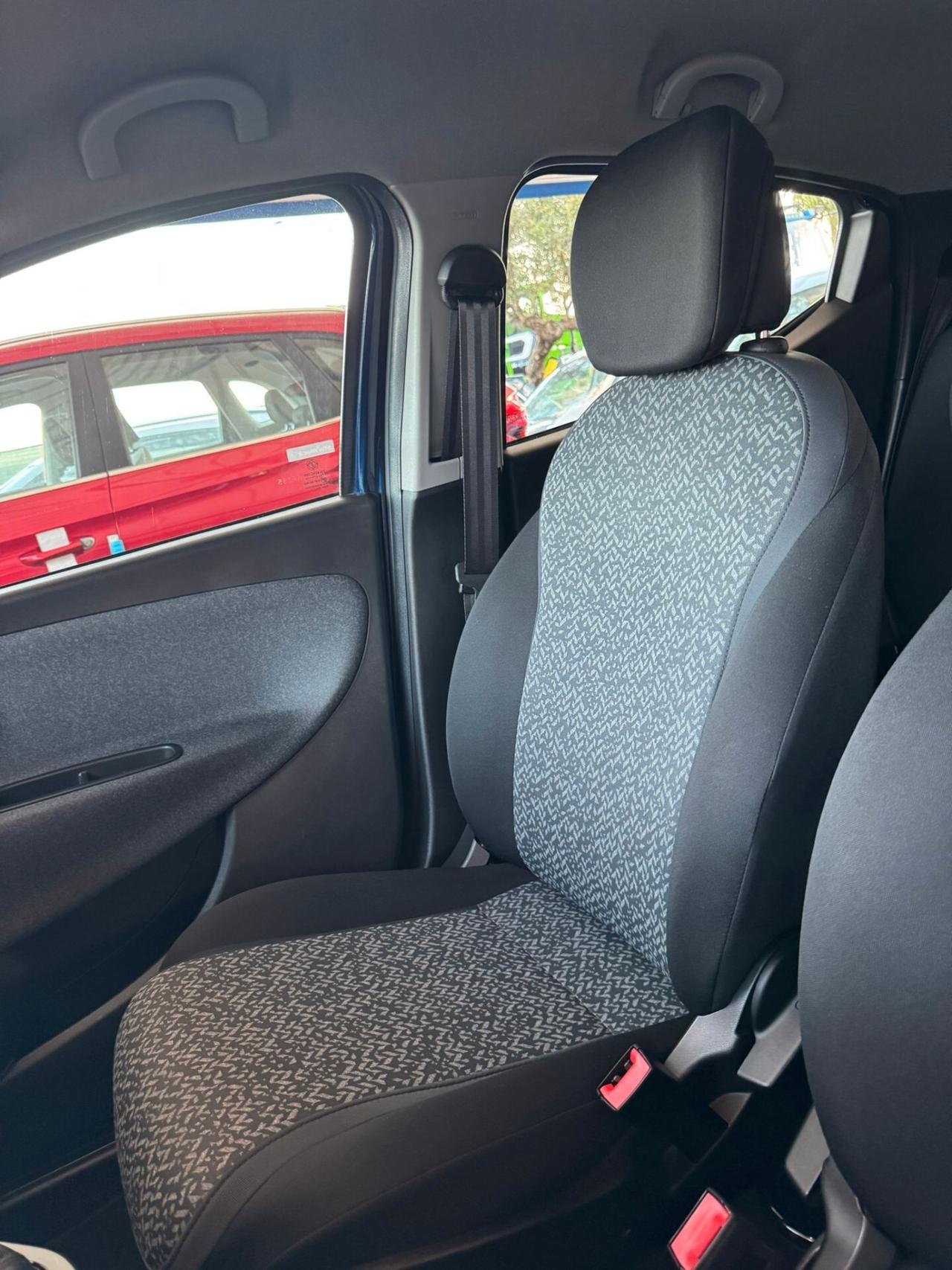 Lancia Ypsilon 1.0 FireFly 5 porte S&S Hybrid Ecochic Silver