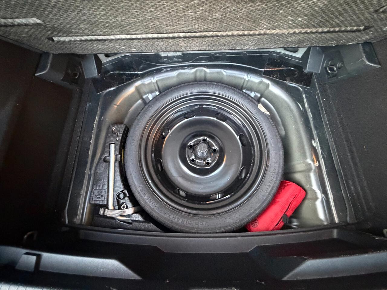 Volkswagen T-Roc R-LINE/2.0 150 CV/18"/FULL LED/CAR PLAY