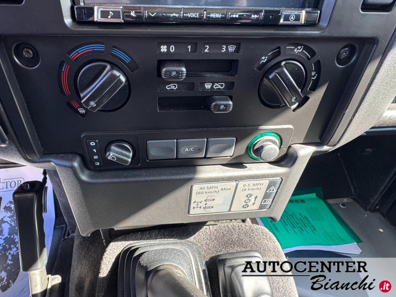 Land Rover Defender 90 SW Defender 90 2.4 td SE SW