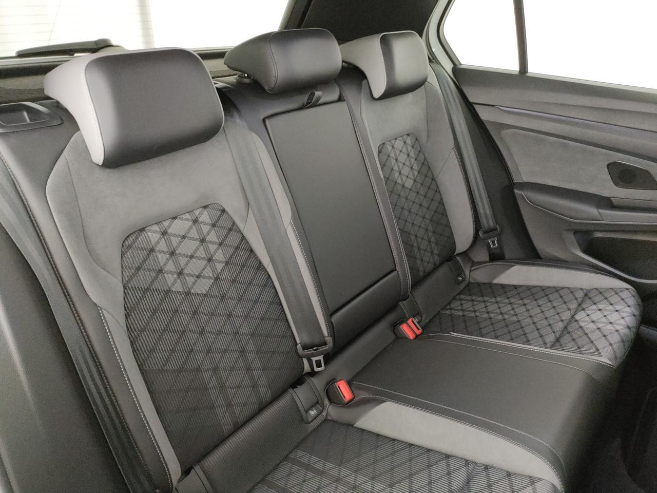 Volkswagen Golf 2.0 tdi r-line 150cv dsg