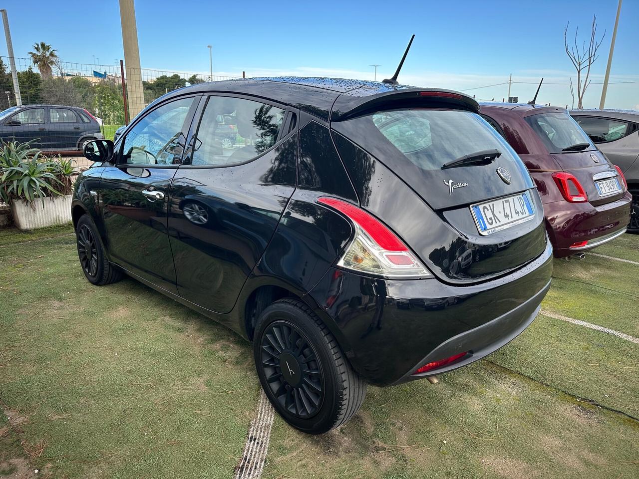 Lancia Ypsilon 1.0 FireFly 5 porte S&S Hybrid Ecochic Silver