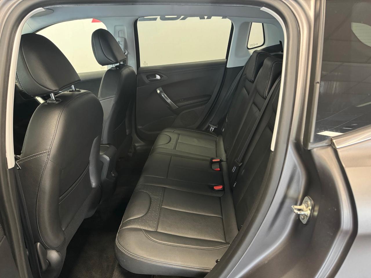 Peugeot 2008 BlueHDi 120 S&S Black Matt OPACO PELLE NAVI