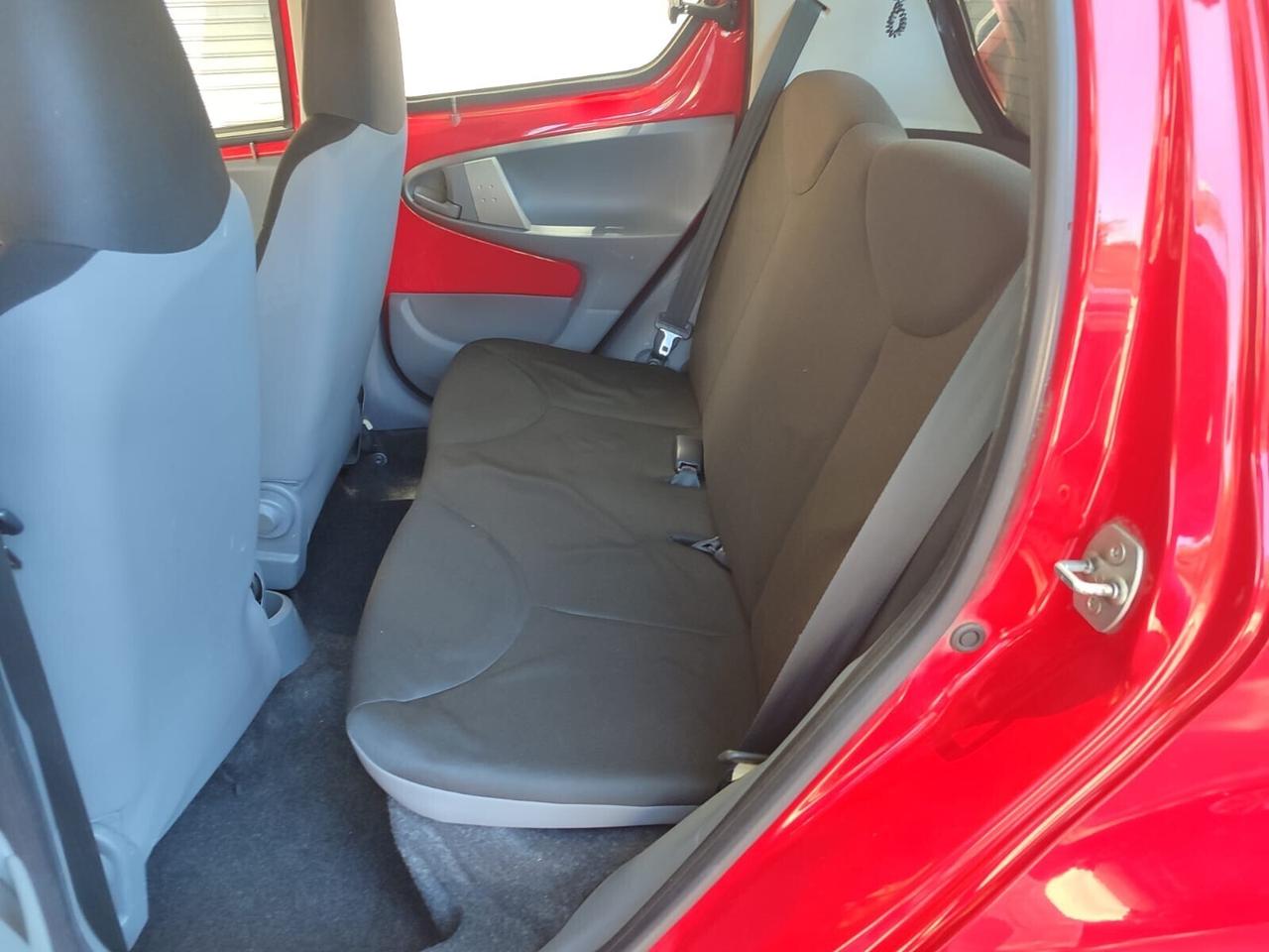 Toyota Aygo 1.0 BENZ 2010!!