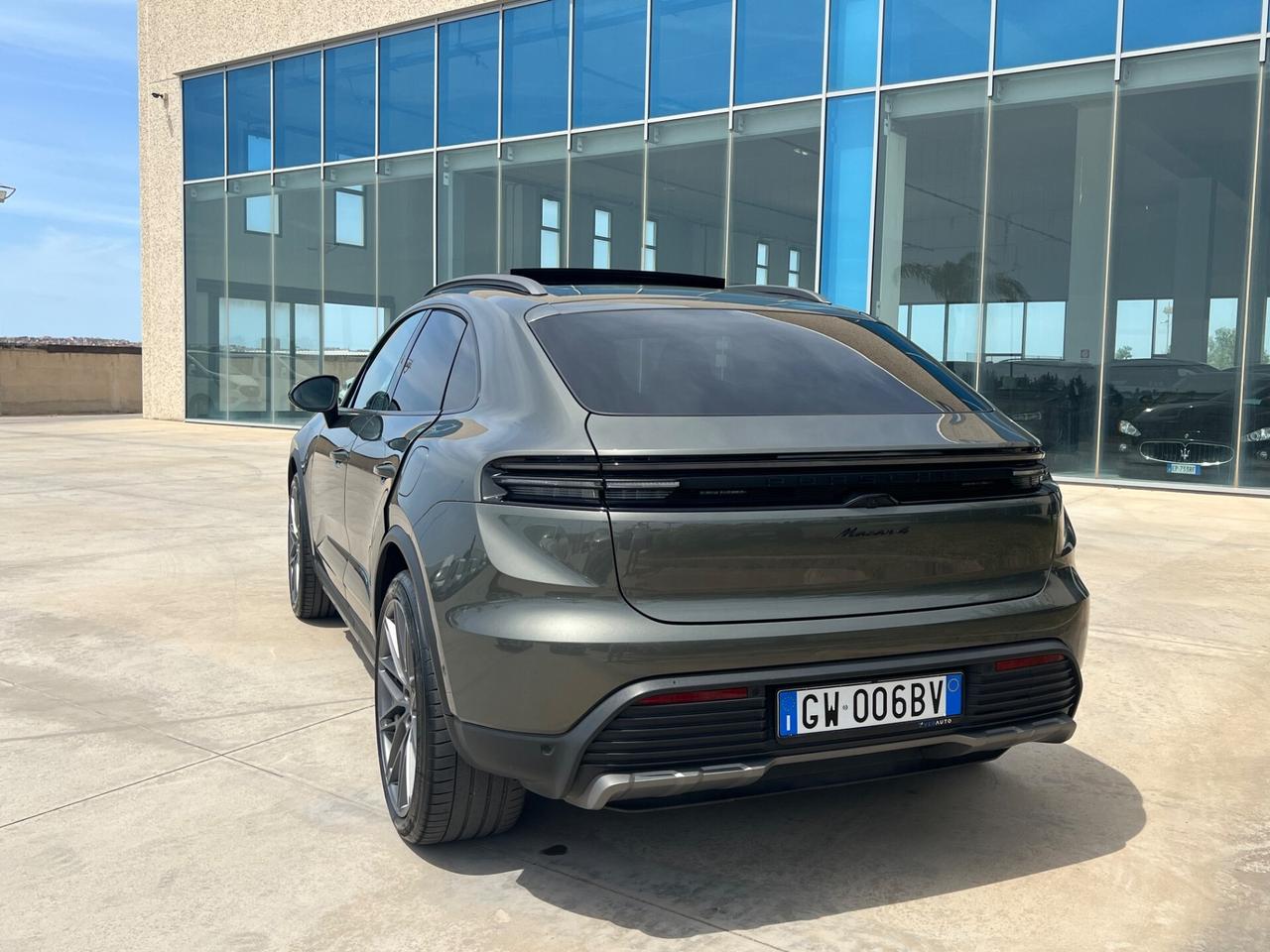 Porsche Macan EV 4 - possibilità noleggio no scoring