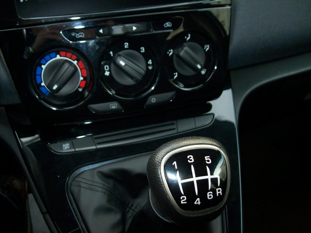 Lancia Ypsilon 1.0 FireFly 5 porte S&S Hybrid Ecochic Gold