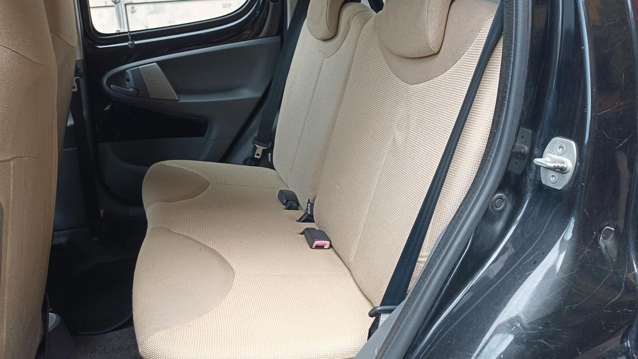 Peugeot 107 1.0 68CV 5p. Sweet Years