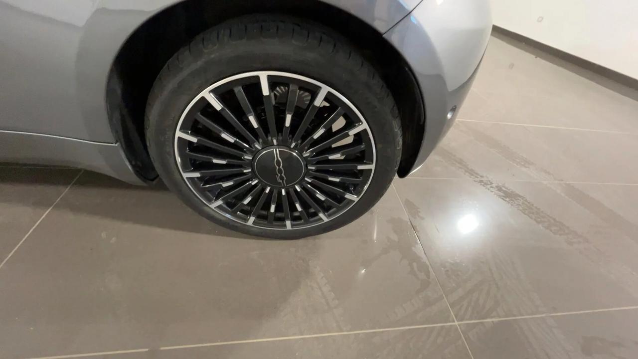 Fiat 500 500e Cabrio 42 kWh La Prima