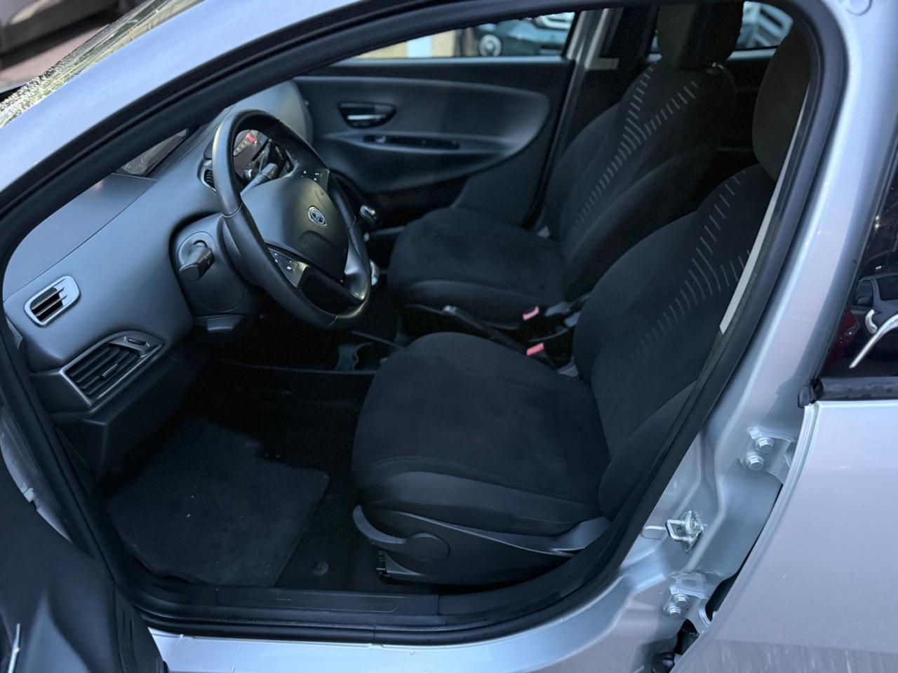 Lancia Ypsilon 1.2 69 CV Platinum Tetto + vernice bicolore