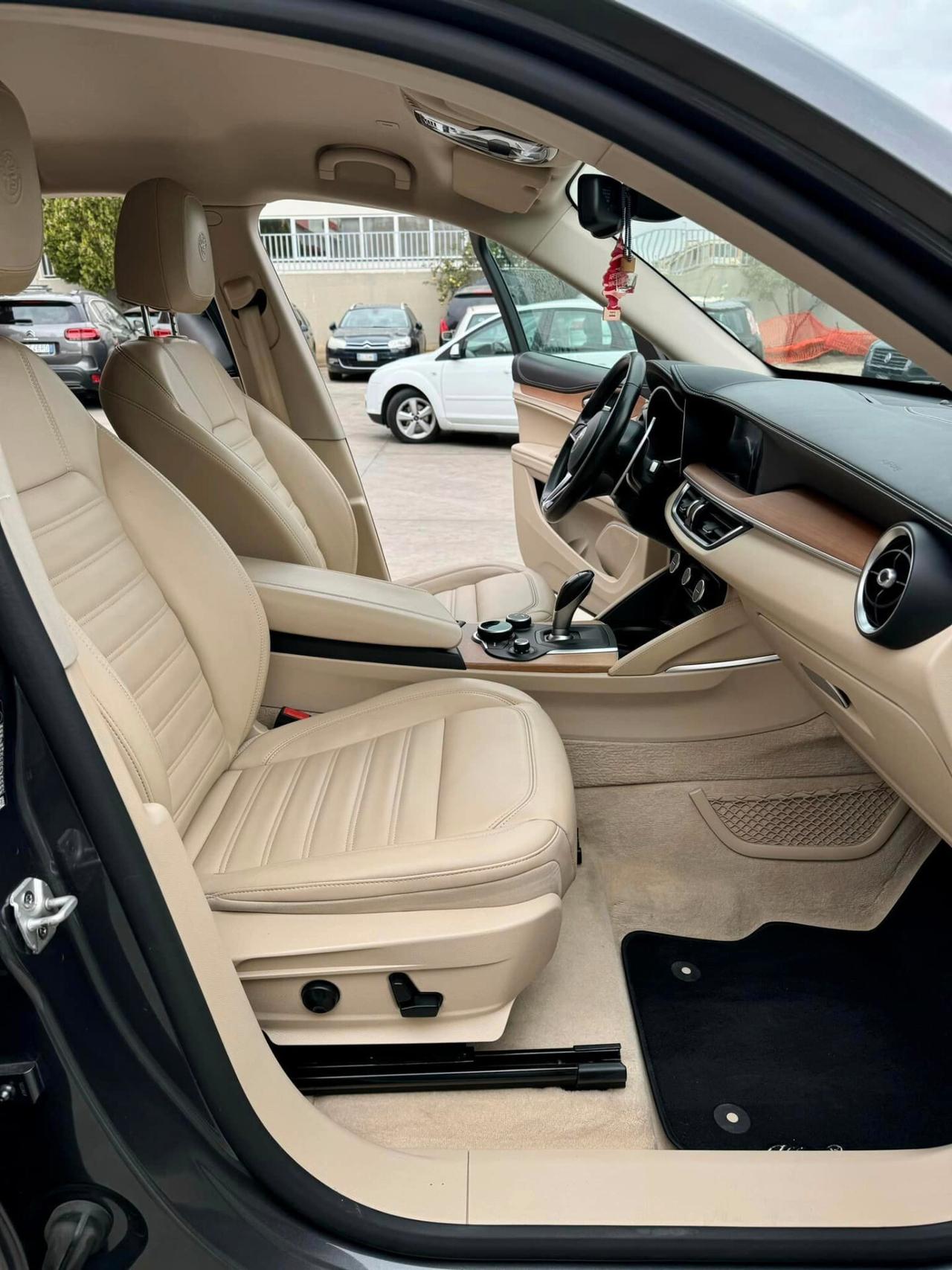 Alfa Romeo Stelvio 2.2 Turbodiesel AT8 Q4 Executive con Gancio traino Originale