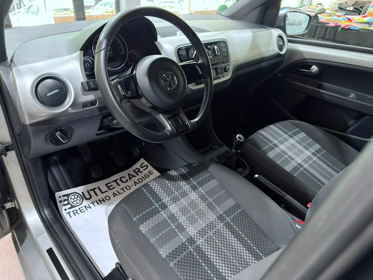 VOLKSWAGEN UP! 1.0 75cv 5p NEOPATENTATI 89.000km