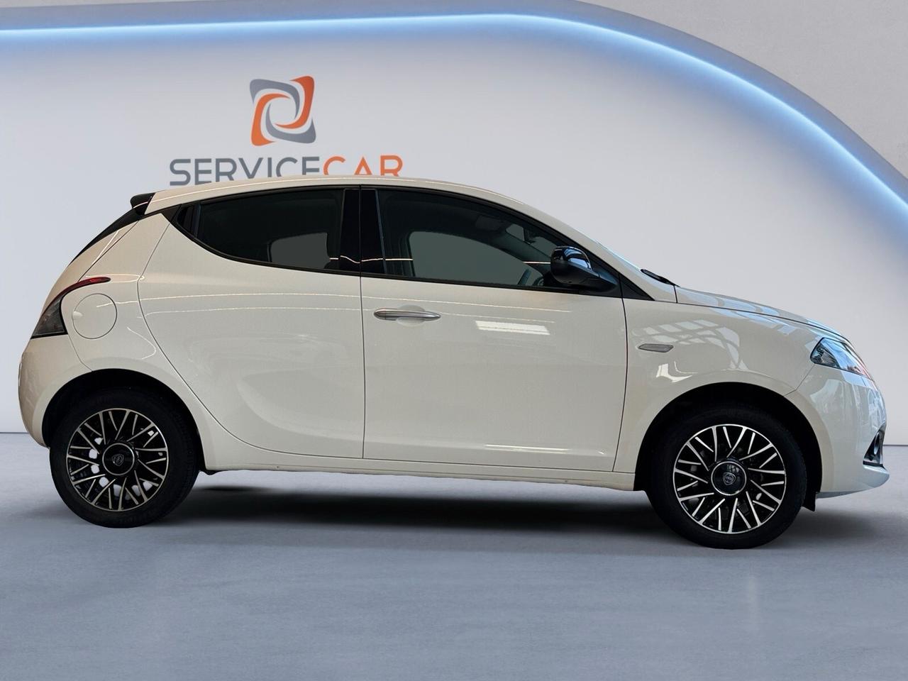 Lancia Ypsilon 1.0 FireFly 5 porte S&S Hybrid Platino