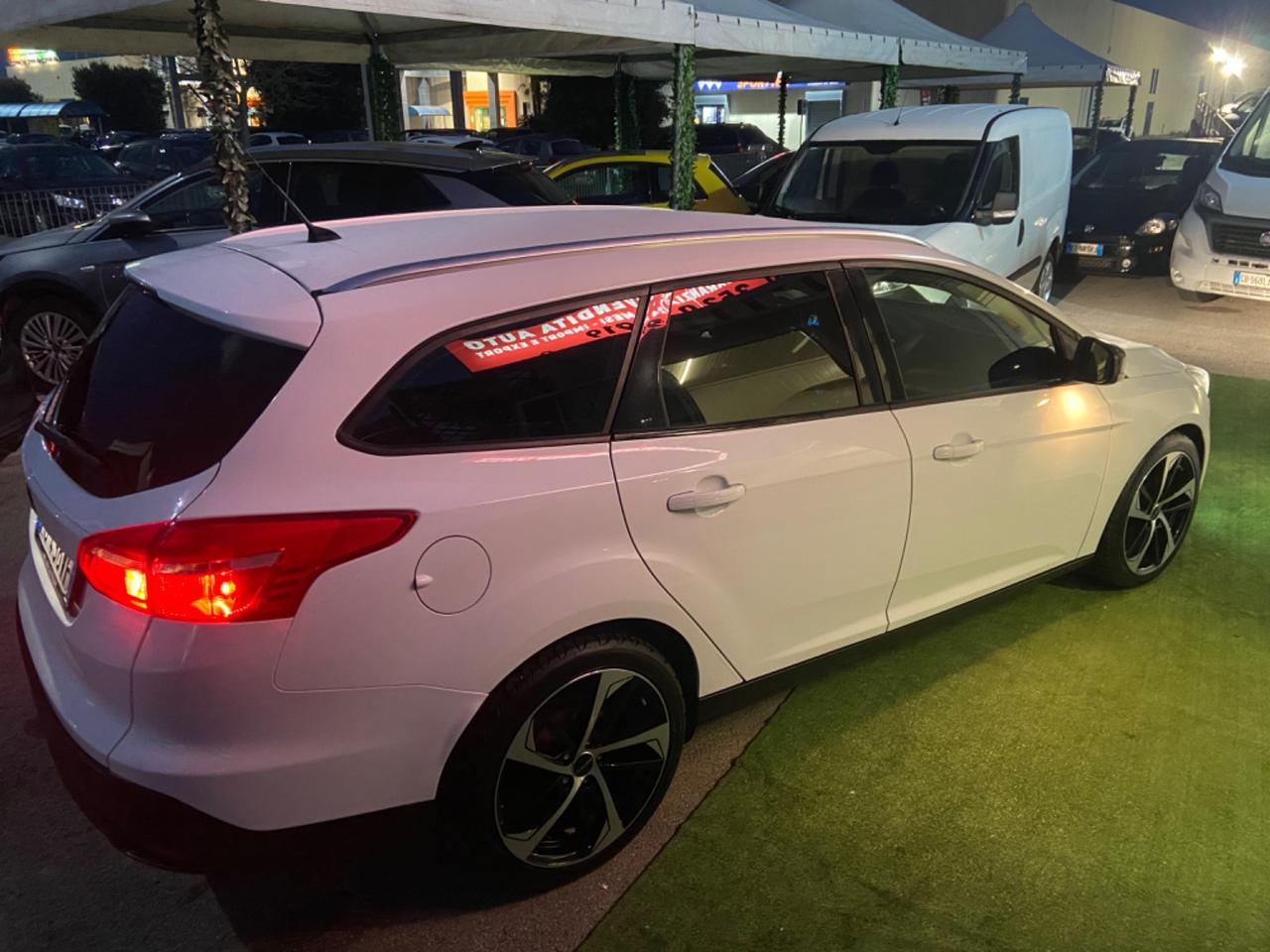 Ford Focus 1.5 TDCi 95 CV SW nuova garanzia12