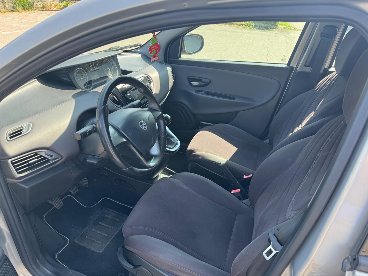 Lancia Ypsilon 1.3 MJT 16V 95 CV 5 porte