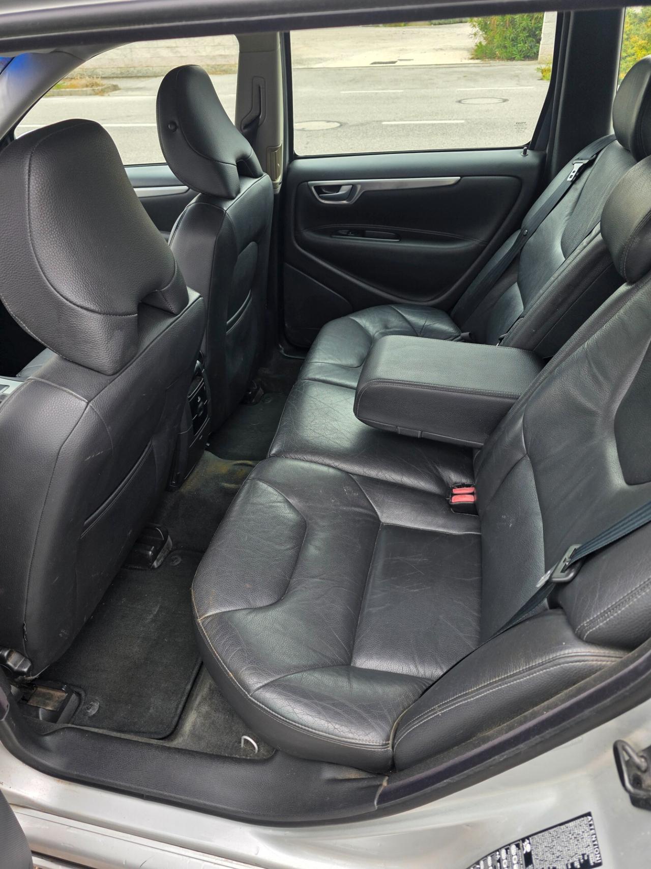Volvo V70 2.4 D5 AWD Summum
