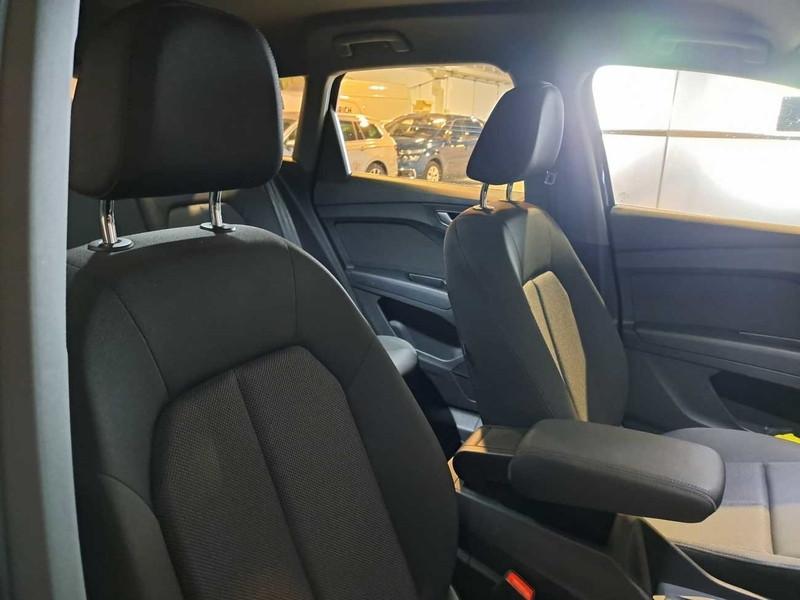 AUDI Q4 40 e-tron Business Advanced