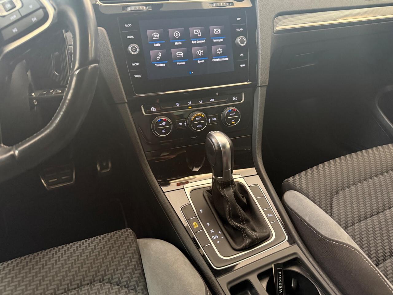 Volkswagen Golf 2.0 TDI DSG 5p R-LINE BlueMotion Technology