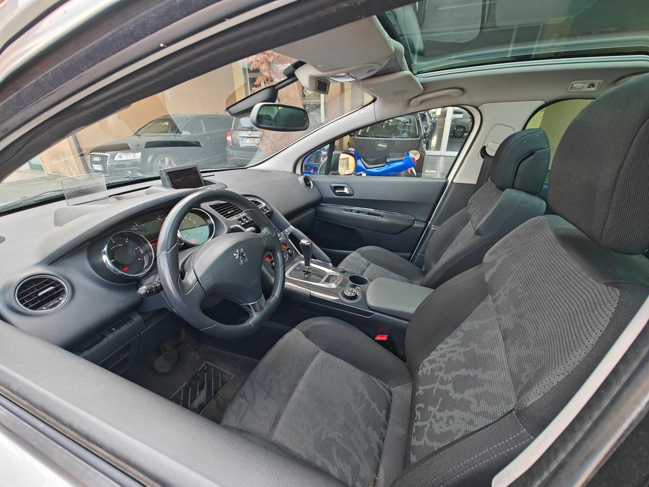 Peugeot 3008 1.6 HDi 112CV cambio robotizzato Business