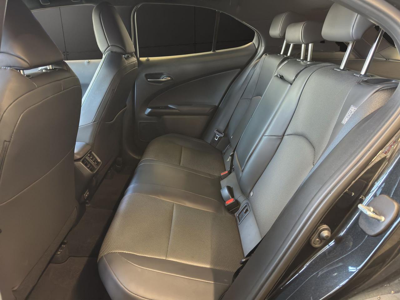 Lexus UX 250h 2.0 Luxury 4wd cvt