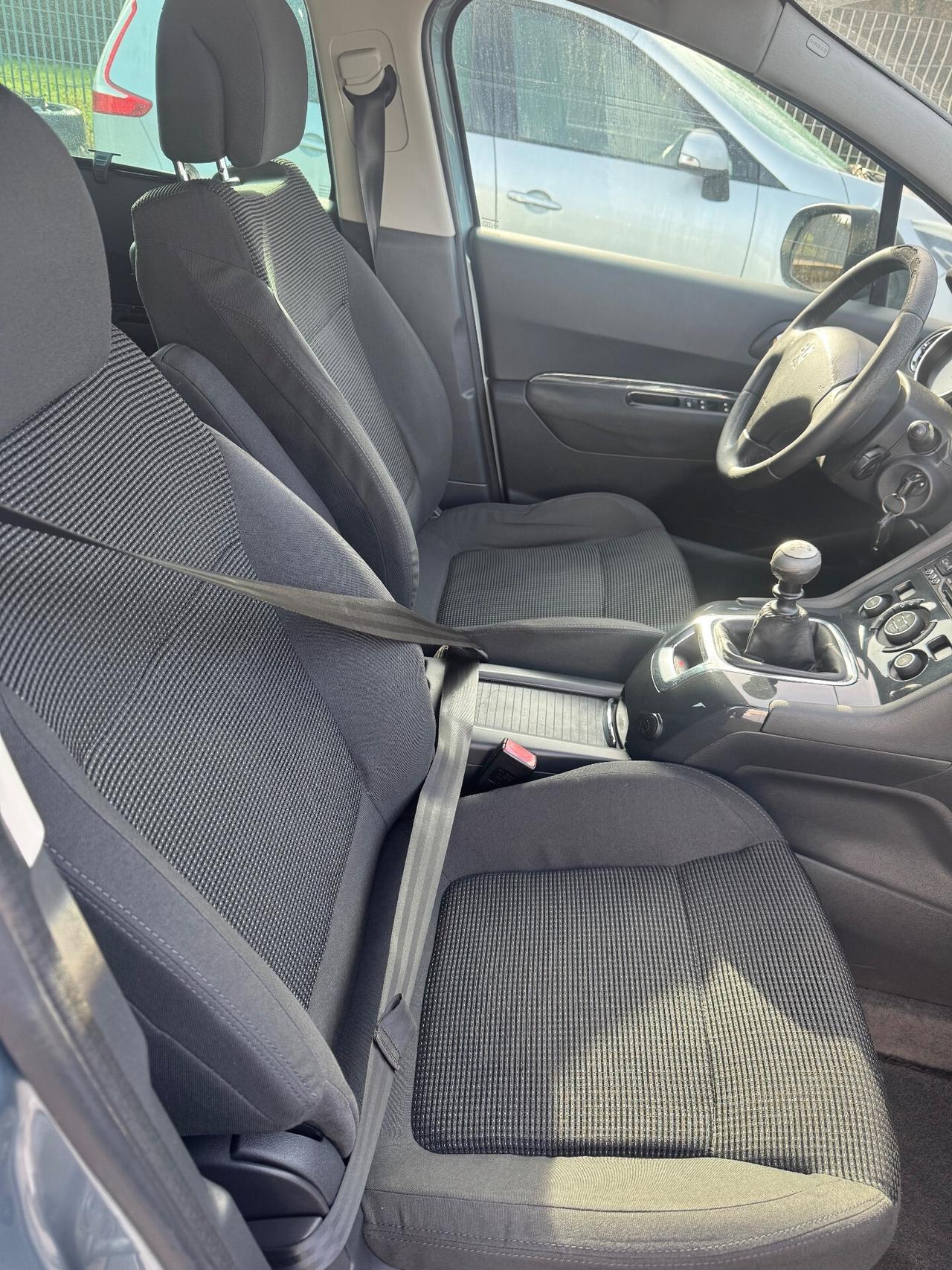 Peugeot 5008 1.6 HDi 112CV Active Mix