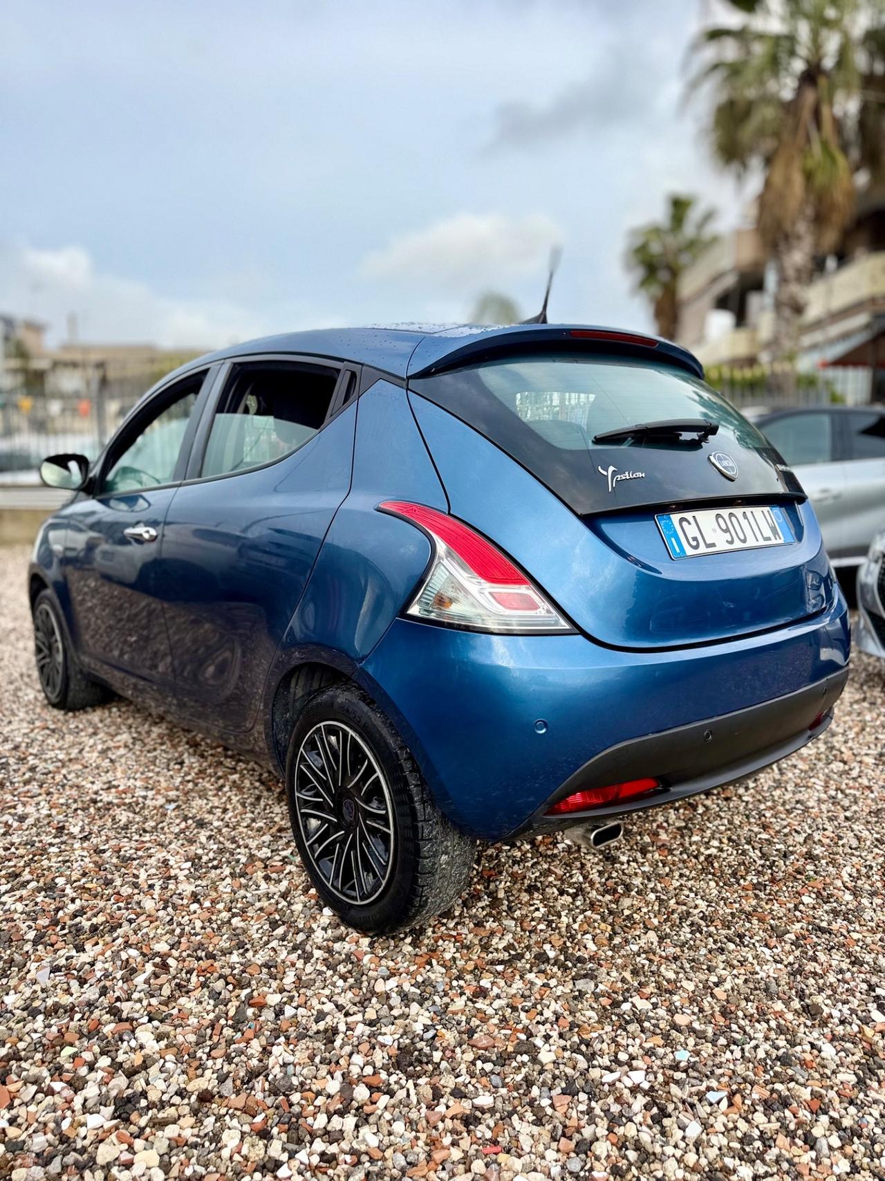 Lancia Ypsilon 1.0 FireFly 5 porte Hybrid Alberta Ferretti