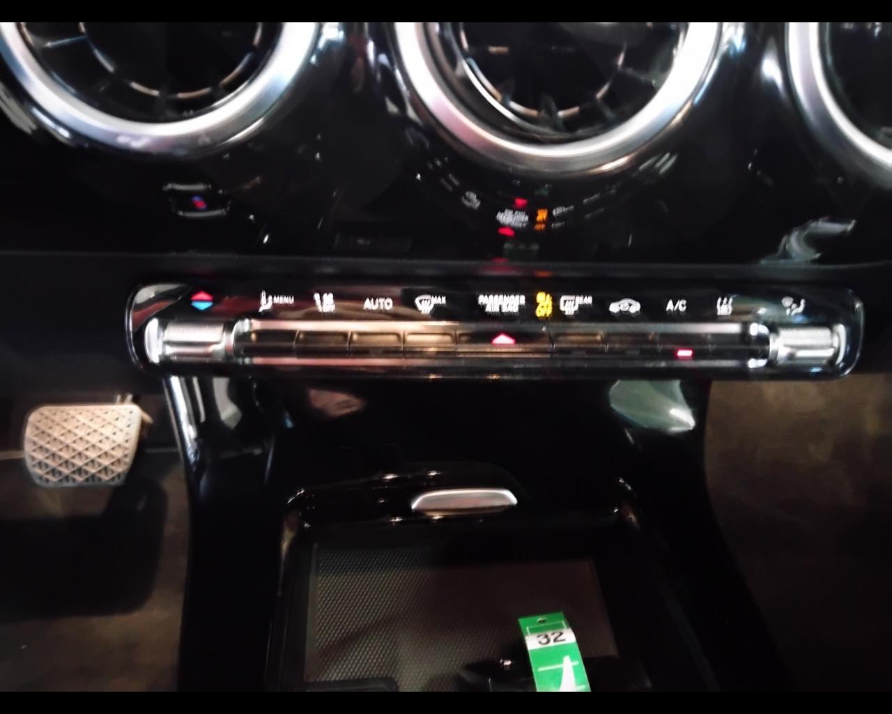 Mercedes-Benz Classe A - W177 2018 - A 250 e phev (eq-power) Business auto