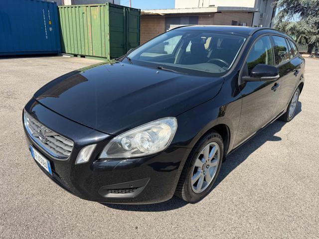 VOLVO V60 D2 1.6 Summum senza nessun lavoro da fare