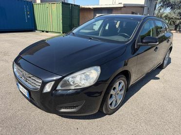 VOLVO V60 D2 1.6 Summum senza nessun lavoro da fare