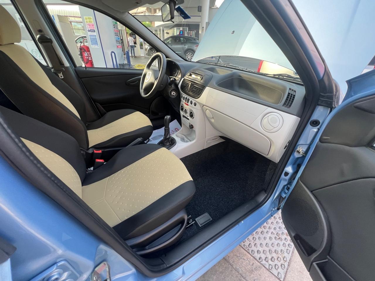 Fiat Punto 1.3 Multijet SOLO 22000 KM!!!!!!