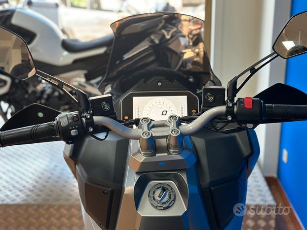 SYM ADX300 tua a soli 52 euro al mese