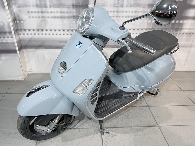 Piaggio Vespa GTS 250