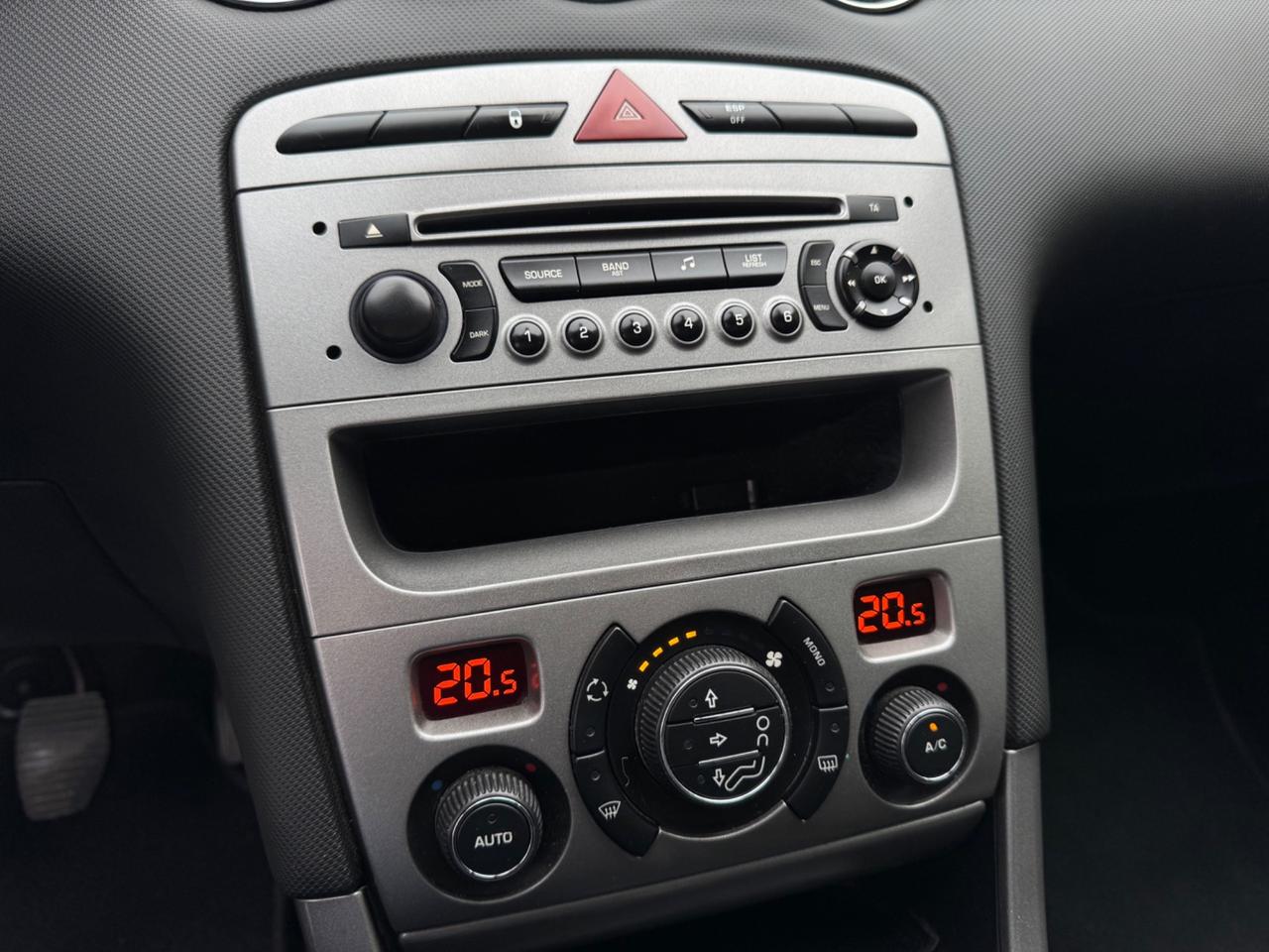 Peugeot 308 1.6 e-HDi 112CV Neopatentati