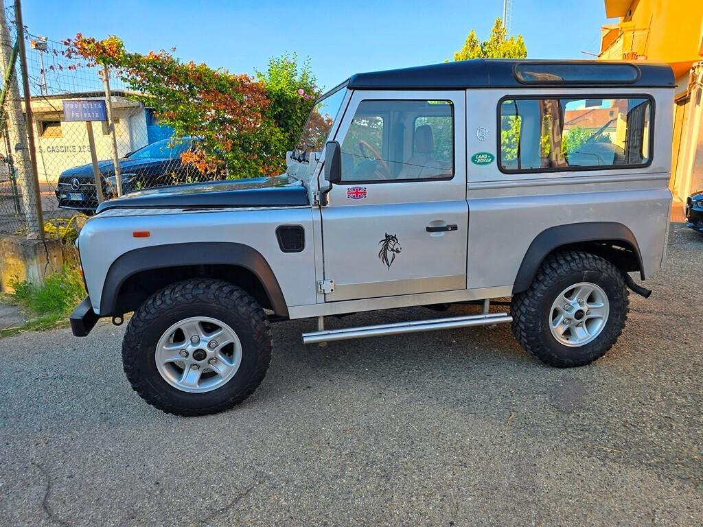 Land Rover Defender 90 TDI 200 RESTAURATA!