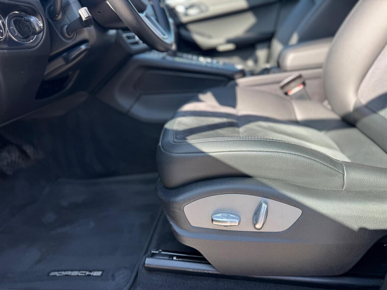 Porsche Macan 2.0 pari al nuovo