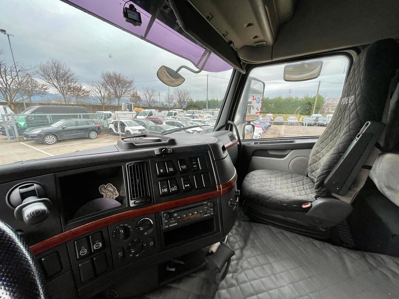 VOLVO FH12-460 - AUTOMATICO CON VOITH -EURO 3 TACHIGRAFO ANALOGICO