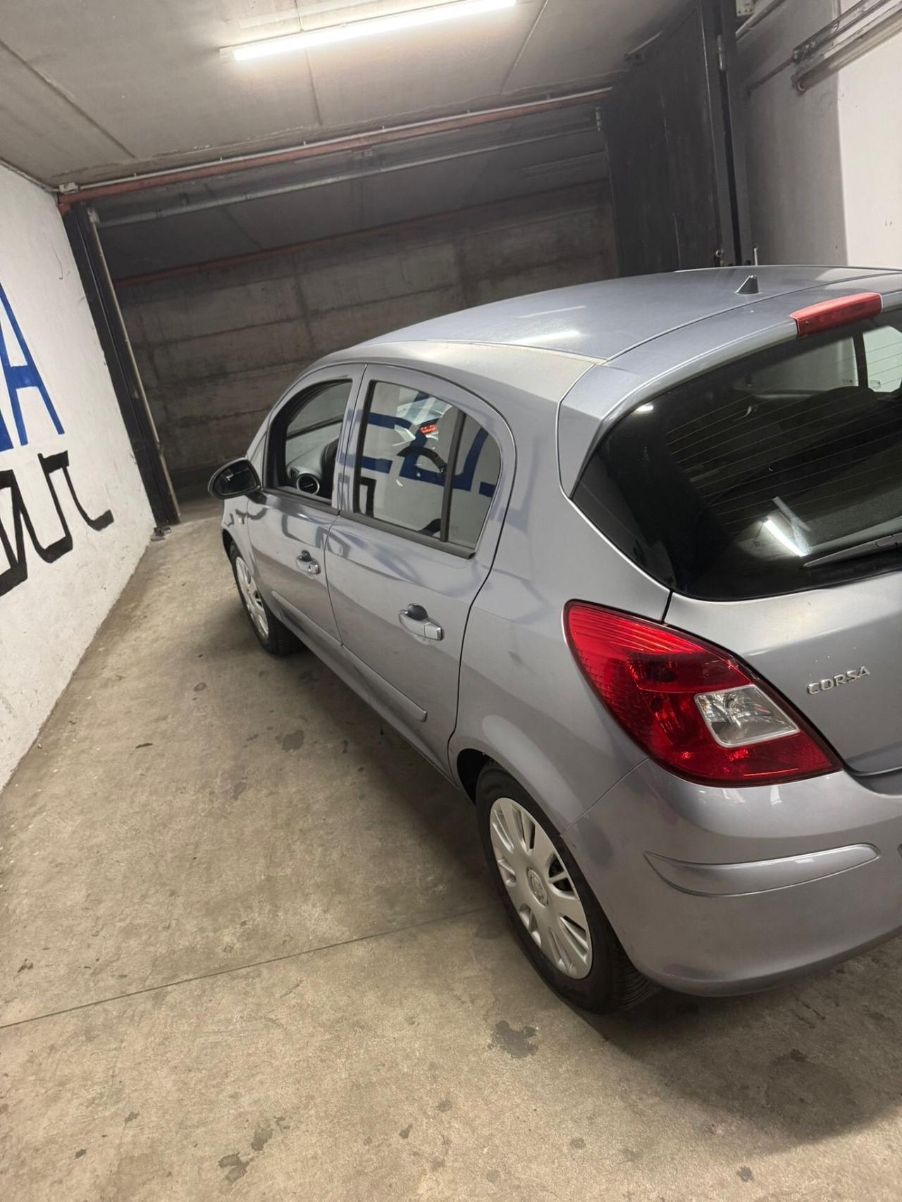 Opel Corsa 1.2 5 porte Cosmo