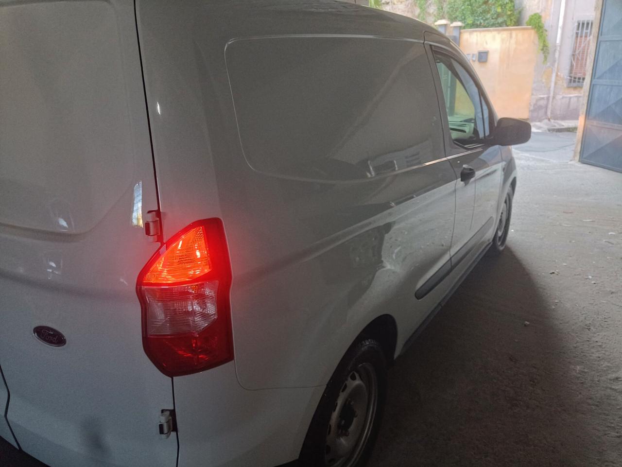 Ford Transit Courier 1.5 TDCi 75CV Van Entry