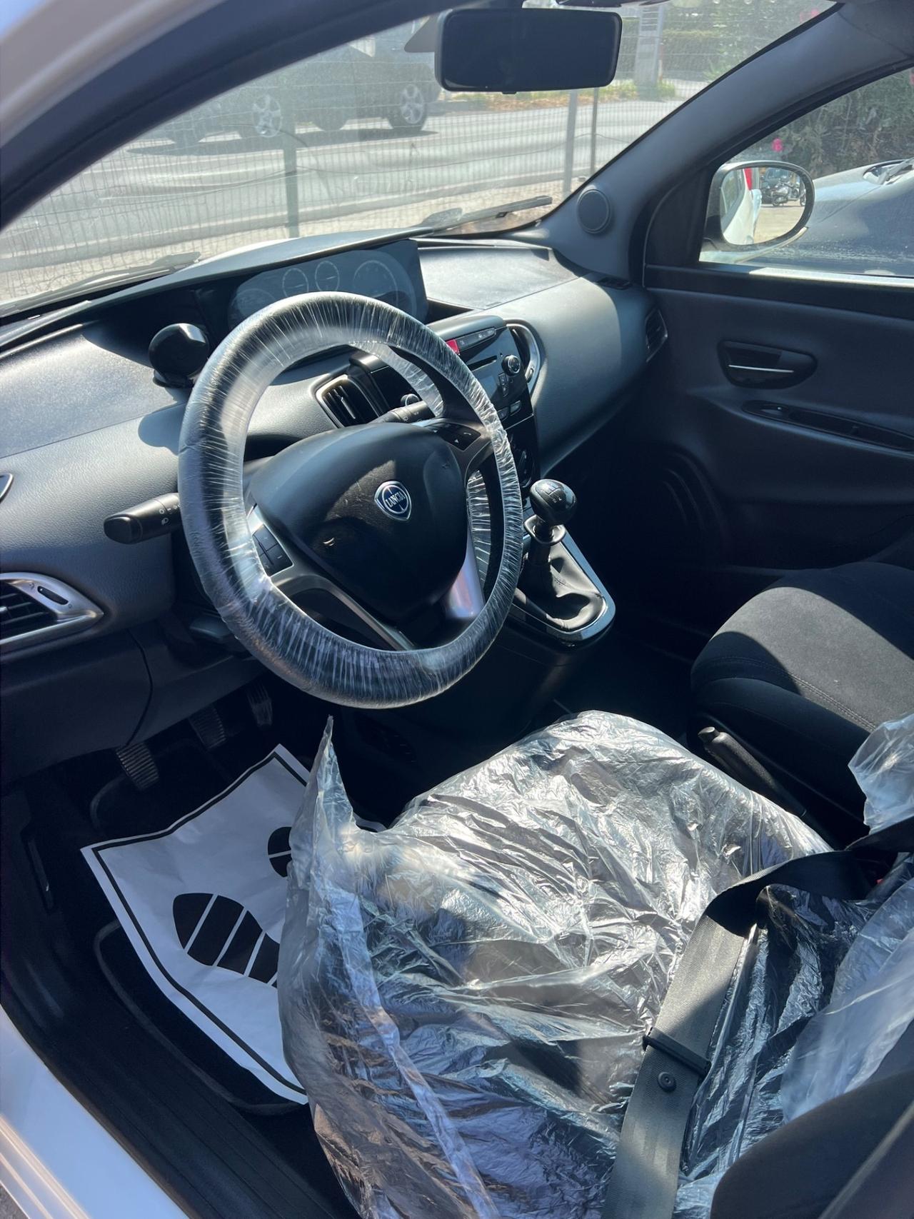 Lancia Ypsilon 1.2 69 CV 5 porte Platinum