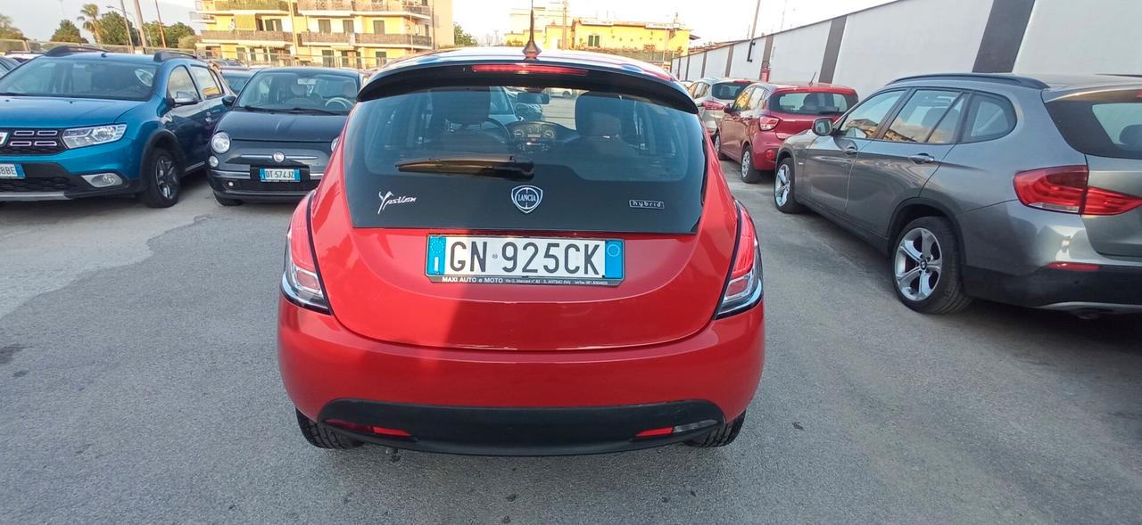 Lancia Ypsilon 1.0 Hybrid