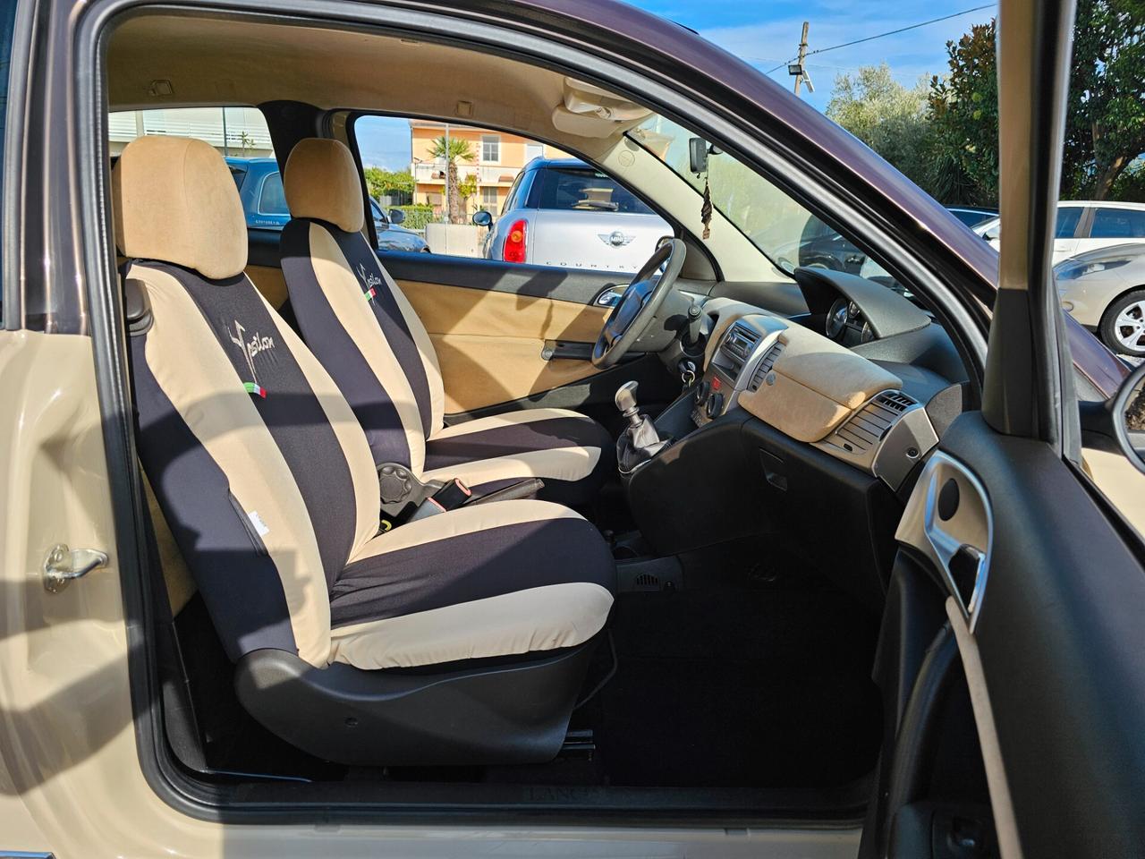 Lancia Ypsilon 1.4 77cv ADATTA X NEOPATENTATI