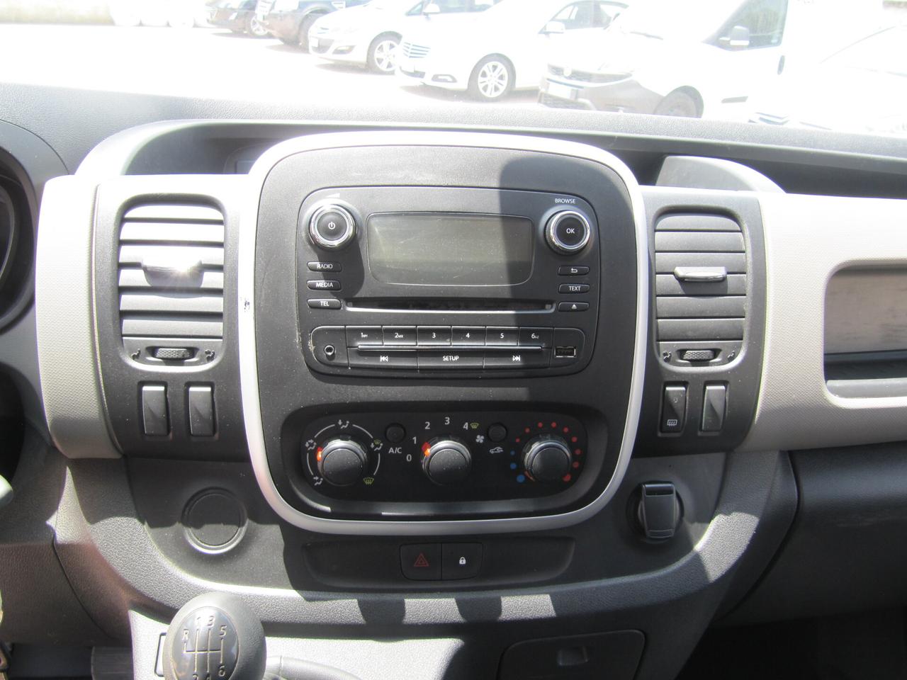 NISSAN NV300