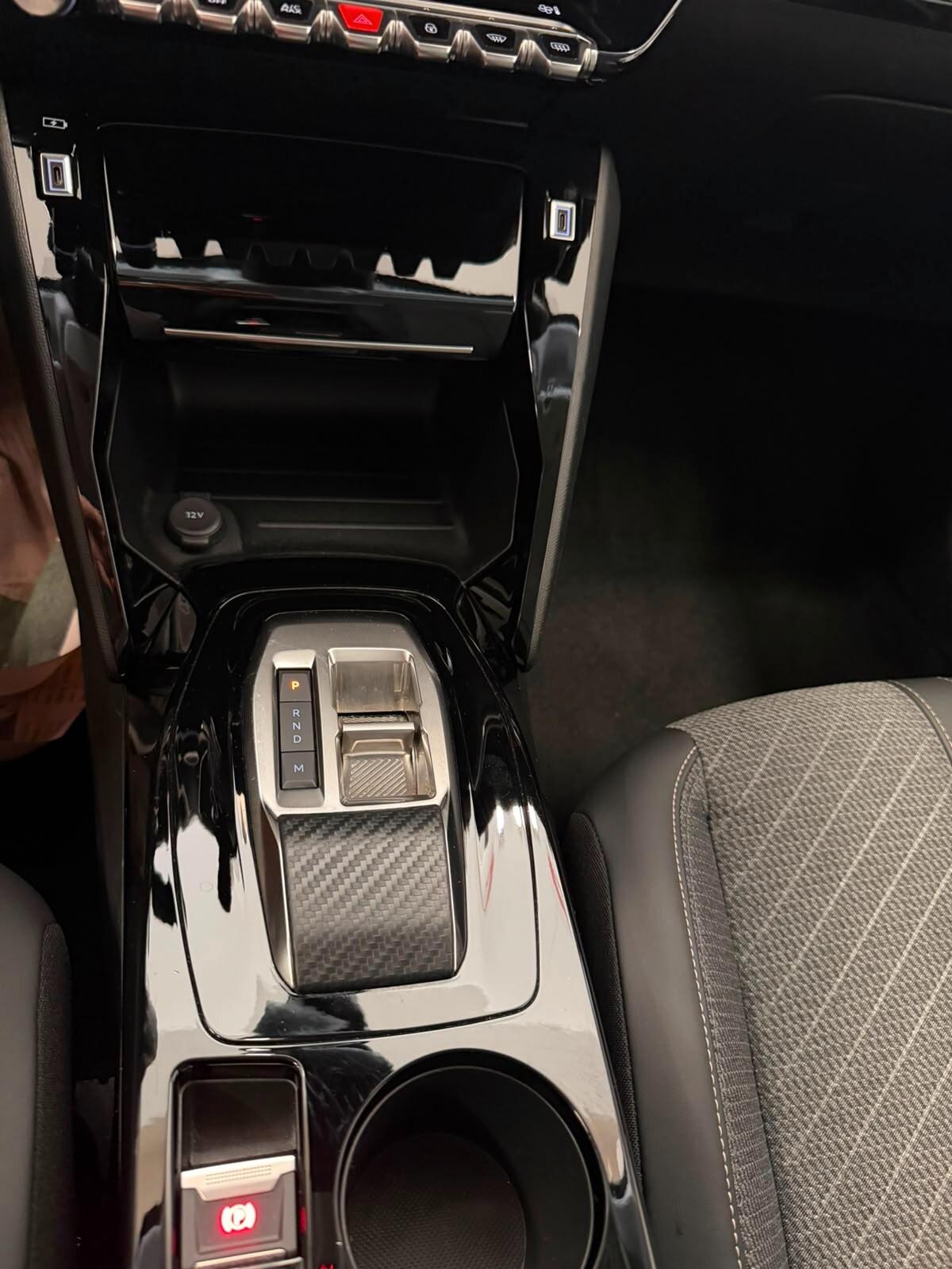 Peugeot 208 Hybrid 100 e-DCS6 Allure a rate da 185 €
