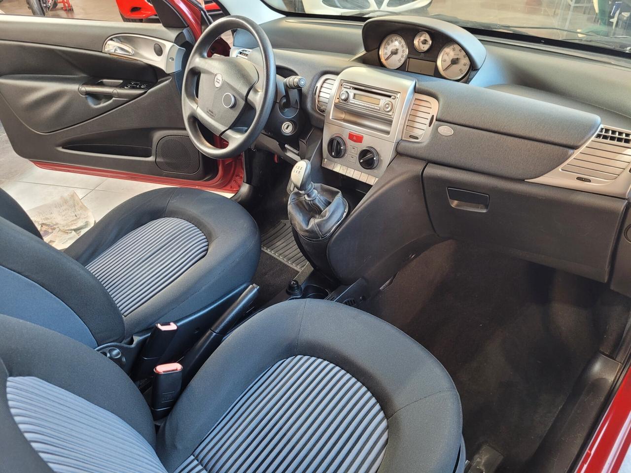 Lancia Ypsilon 1.4 Argento