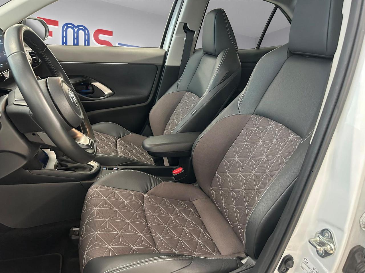 Toyota Yaris Cross 1.5h Lounge fwd 116cv e-cvt